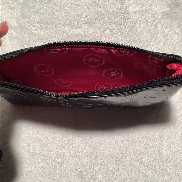 Holt Renfrew makeupbag - Picture 2 of 3